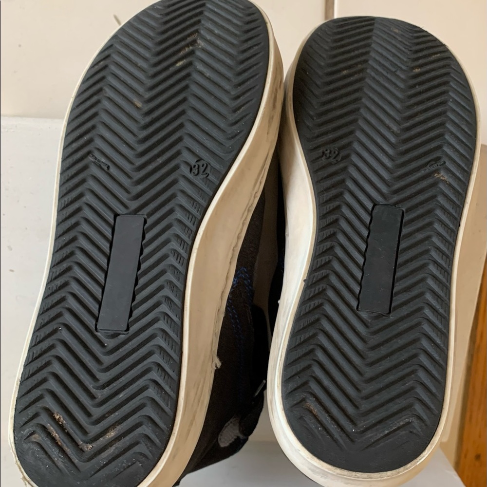 Sneakers - Picture 4 of 4